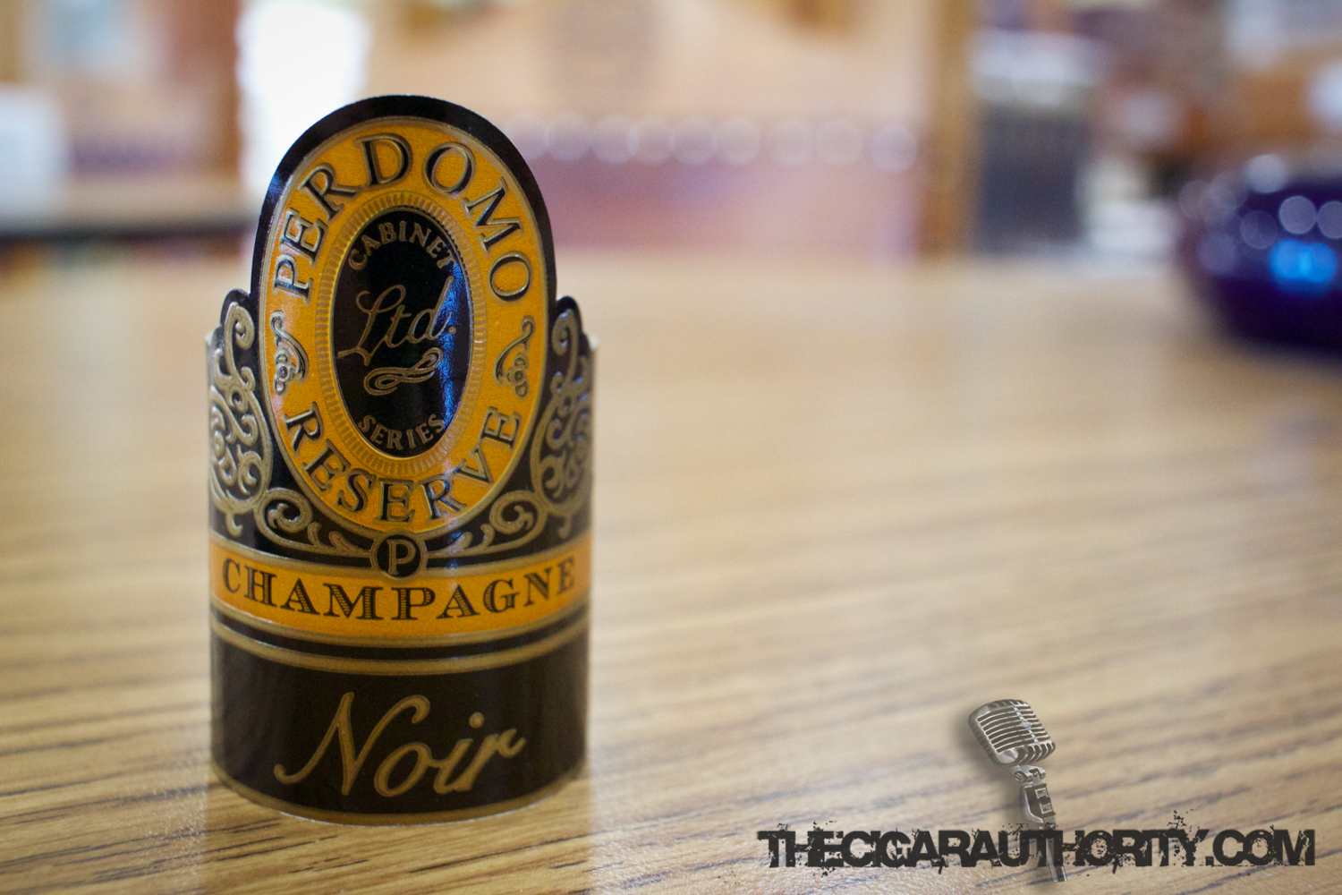 Perdomo Champagne Noir Band Detail